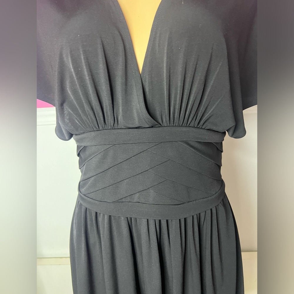 Elegant Black Dress - Picture 4 of 8